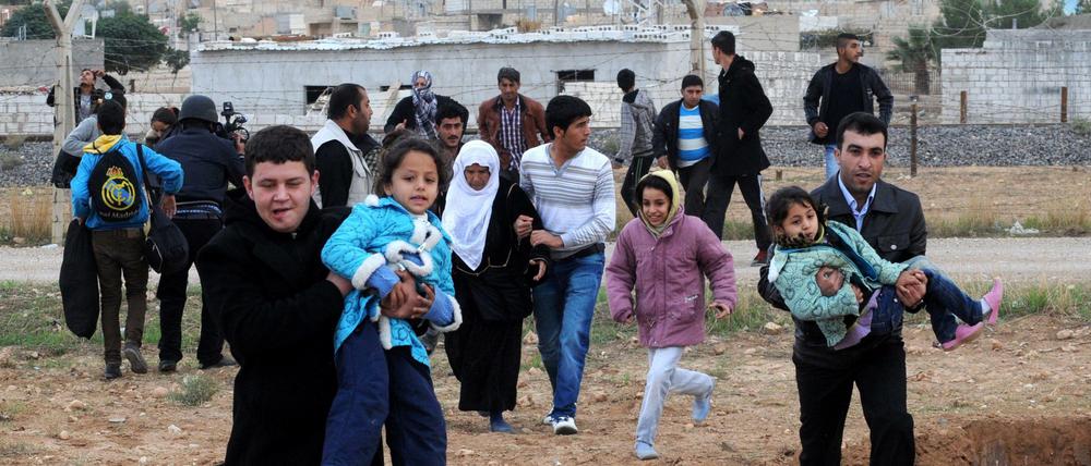 Nichts als das Leben gerettet: Flüchtlinge aus Syrien erreichen die Türkei.