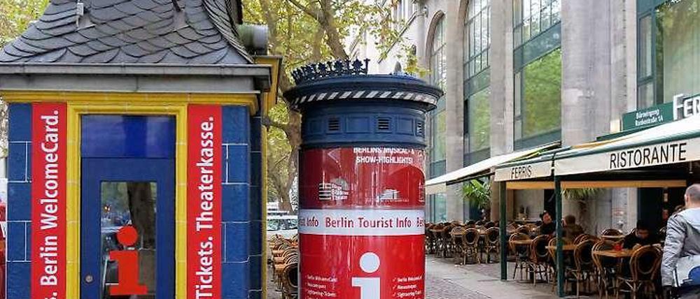 Anlaufstelle für Berlin-Besucher. Der alte Kiosk mit dem neuen Touristen-Informationsbüro kurz vor der Eröffnung.