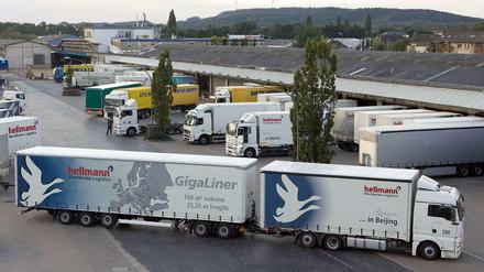 In die Länge gezogen. Die Wirtschaft verspricht sich durch die größeren Fahrzeuge niedrigere Transportkosten. 