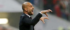 Schöner Arbeitstag. Bayern-Trainer Pep Guardiola freute sich über den Sieg.