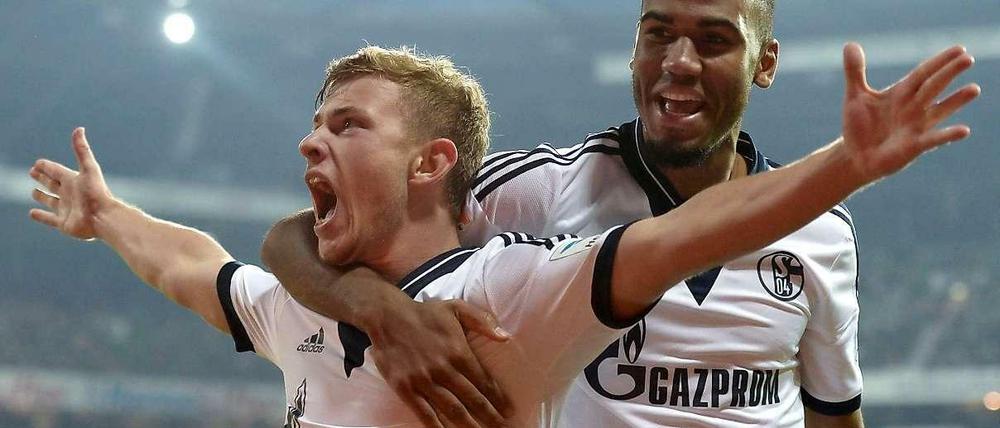 Max Meyer (l.) brachte den FC Schalke 04 in der 48. Minute mit 1:0 in Führung.
