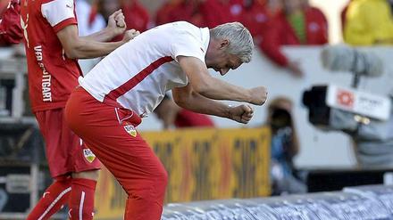 Blick nach unten: Armin Veh und sein VfB Stuttgart haben vorerst die Abstiegsränge verlassen.