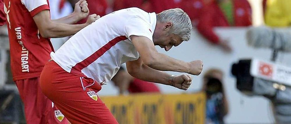 Blick nach unten: Armin Veh und sein VfB Stuttgart haben vorerst die Abstiegsränge verlassen.