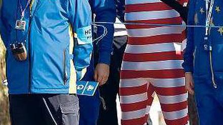 Ganz normaler Wahnsinn. Ein kostümierter Fan am Rande des Ryder Cups. Foto: dpa