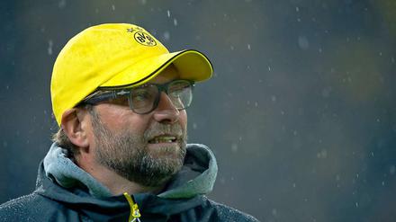 Jürgen Klopp steht mit Borussia Dortmund derzeit ziemlich im Regen.