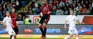 Spaätes Glück. Haris Seferovic trifft für Frankfurt zum Ausgleich.