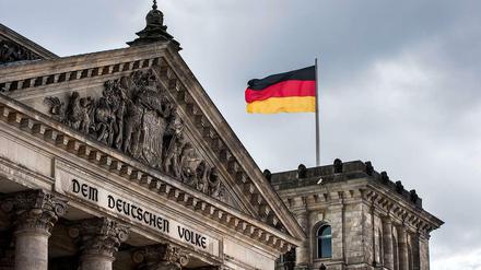Bei einem Anschlag auf den Reichstag entstand ein Sachschaden.
