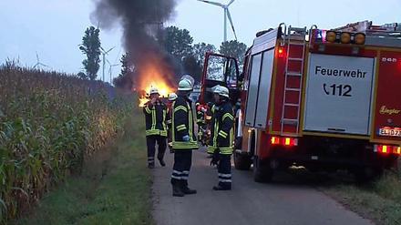 Die Flammen nach der Explosion waren auch am Mittwochfrüh noch nicht gelöscht.
