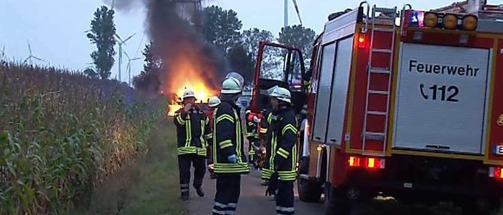Die Flammen nach der Explosion waren auch am Mittwochfrüh noch nicht gelöscht.