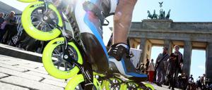 Teil des 41. Berlin Marathon: Beim Inlineskating Marathon fahren am Sonnabend Skater am Brandenburger Tor vorbei.