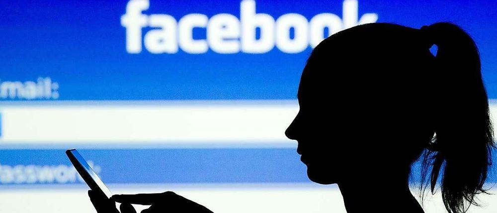 Soziale Netzwerke. Facebook hat weltweit mehr als 1,3 Milliarden Nutzer. Die Kopie StudiVZ ist praktisch bedeutungslos geworden. 