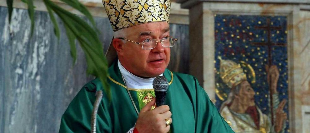 Auf dem Computer des polnischen Erzbischofs Jozef Wesolowski sollen zehntausende kinderpornografische Fotos gefunden worden sein.