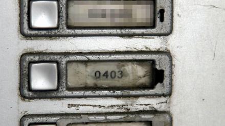 Klingeln nach Zahlen. Gesehen in der Wilhelmstraße.