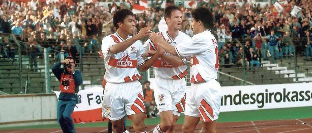 VfB-Kompetenz allein reicht nicht. Die erfolgreiche Vergangenheit als Spieler hat Fredi Bobic (mit Elber, links, und Balakow, rechts) nicht vor der Entlassung bewahrt.