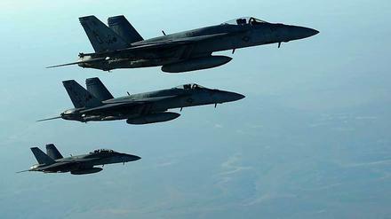 US-Militärmaschinen flogen Luftangriffe auf Syrien. 