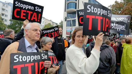 Protest gegen TTIP vor dem Willy-Brandt-Haus in Berlin.