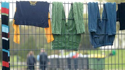 Verschärfte Regeln. In Nordrhein-Westfalen soll das Wachpersonal in Flüchtlingsheimen künftig vom Verfassungsschutz überprüft werden. 