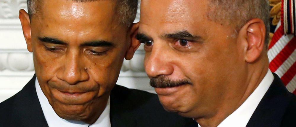Alte Freunde, jetzt mit mehr Abstand: US-Präsident Obama (links) und Justizminister Eric Holder am Tag von Holders Rücktritt