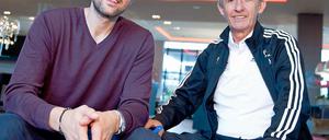 Marko Pesic (li.), 37, hat mit seinem Vater Svetislav die Basketballer von Bayern München innerhalb von drei Jahren zum Titel geführt. In seiner aktiven Karriere feierte er beim heutigen Rivalen Alba Berlin seine größten Erfolge.