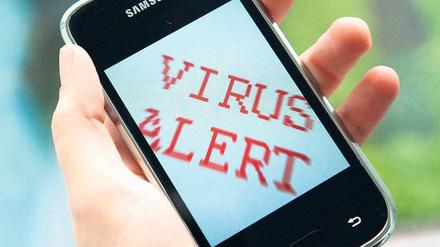 Beim Obad-Virus handelt es sich um einen Multifunktionstrojaner. Er kann teure Premium-SMS verschicken oder die auf dem Smartphone gespeicherten Daten plündern. Das Schadprogramm versteckt sich geschickt im Hintergrund. Foto: pa/dpa