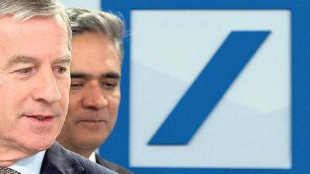 Nicht nur Jürgen Fitschen (l.) und Anshu Jain könnten Geld verlieren. Auch die Boni für die frühere Bankspitze um Josef Ackermann steht zur Disposition. 