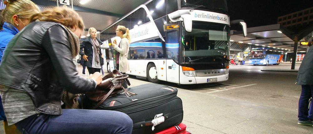 Warten ist das Los des Reisenden. Auch bei Fernbussen streikt mal der Motor, verliert der Reifen mal Luft. Dann haben die Fahrgäste ein Problem.