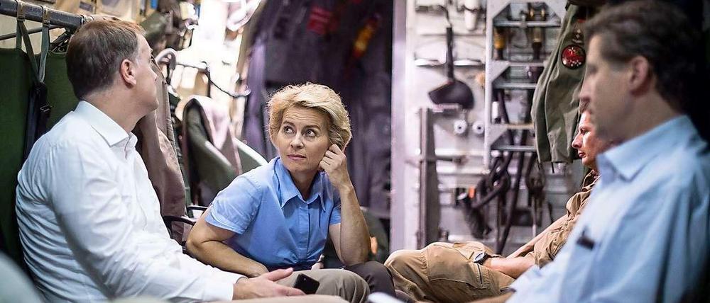Wird für die Pannenserie bei der Bundeswehr verantwortlich gemacht. Bundesverteidigungsministerin Ursula von der Leyen.