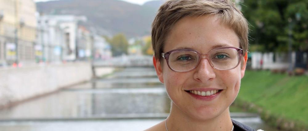 Kathrin Eckert (30) hat Kulturanthropologie an der Goethe Uni in Frankfurt studiert, ein Volontariat bei IT WORKS! Medien in Berlin gemacht und arbeitet momentan an einem Dokumentarfilmprojekt über drei bosnische Geschwister.