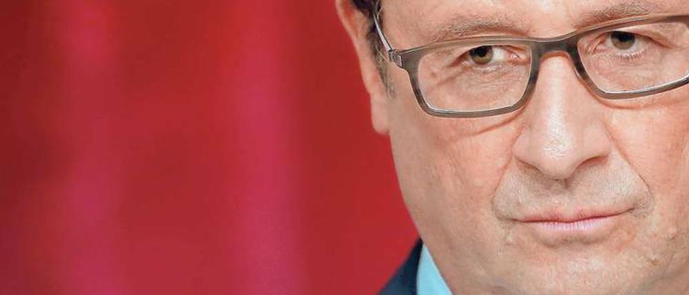 Zwei verheerende Wahlschlappen verschaffen Präsident Hollande ein dramatisches Popularitätstief. Nur noch 13 Prozent stehen zu ihm.