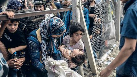 Nach wie vor versuchen viele syrische Kurden die Grenze zur Türkei zu überqueren. Sie haben Angst vor dem Terror der Islamisten und haben deshalb ihr Zuhause verlassen. 