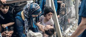 Nach wie vor versuchen viele syrische Kurden die Grenze zur Türkei zu überqueren. Sie haben Angst vor dem Terror der Islamisten und haben deshalb ihr Zuhause verlassen. 