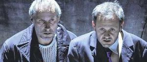 Am Rand der Welt. Koch (links) und Finzi kommen aus dem Höllentrichter auf Mark Lammerts Bühne. 