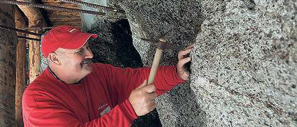 Selbst ist der Mann im Schaumuseum „Granatium“