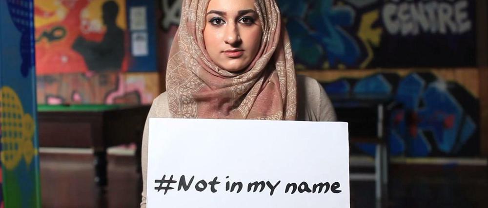 Unter dem Hashtag „NotInMyName“ demonstrieren zahlreiche Muslime gegen den IS-Terror.