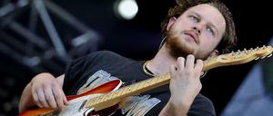 Tonangebend. Joe Newman von der britischen Alternative-Band Alt-J zeigt hier beim Vieilles-Charrues-Festival in Carhaix in Frankreich, wohin es musikalisch geht. Das war im Juli 2013. Jetzt kommt die Band nach Berlin, präsentiert von Radio Eins, Electronic Beats und Spotify. Der Tagesspiegel verlost Tickets.