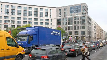 Standfest. Auf der Leipziger Straße war auch ohne die Mall meist Stau – das könnte nun noch schlimmer werden. 