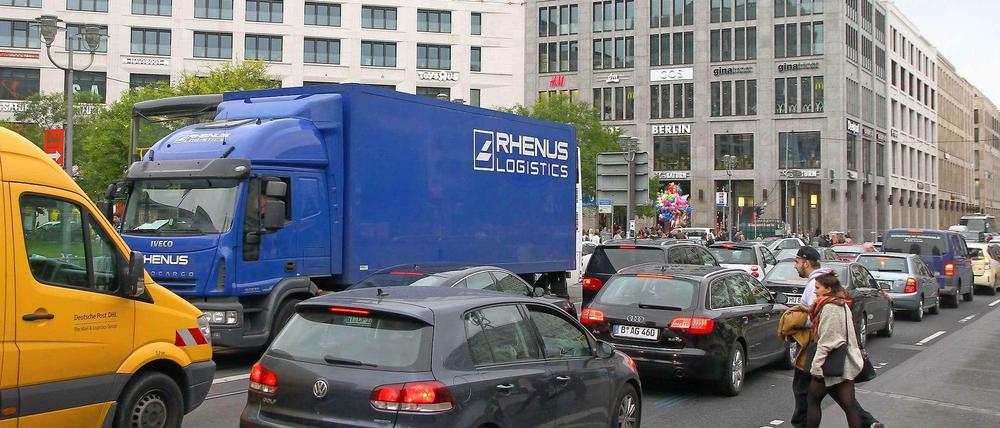 Standfest. Auf der Leipziger Straße war auch ohne die Mall meist Stau – das könnte nun noch schlimmer werden. 