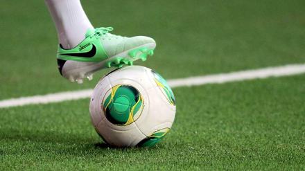 Eine WM auf Kunstrasen, im Männerfußball undenkbar.