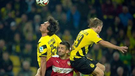 Allgemeines Durcheinander. Im Dortmunder Abwehrverbund (links Hummels, rechts Schmelzer) passte zuletzt wenig zusammen. 