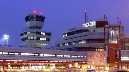Am BER sind Tower, Hangars, Güterbahn, Autobahnzubringer, Frachtzentrum, Landebahn fertig … warum landen dann Postmaschinen nachts in Tegel? 
