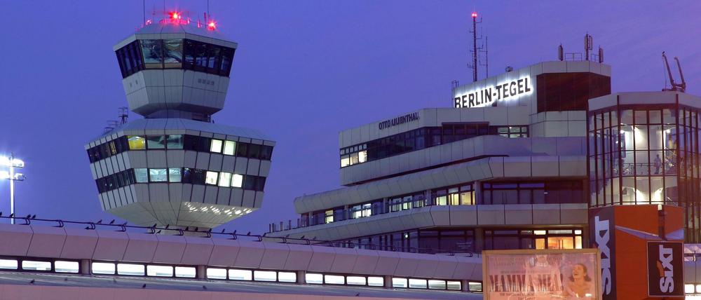 Am BER sind Tower, Hangars, Güterbahn, Autobahnzubringer, Frachtzentrum, Landebahn fertig … warum landen dann Postmaschinen nachts in Tegel?