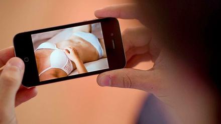 Mit dem Urteil des Kölner Verwaltungsgerichts könnten Medien mit pornografischen, gewaltverherrlichenden oder sogar pädophilen und antisemitischen Inhalten wieder in die Öffentlichkeit gelangen.