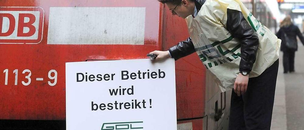 Alles schon mal da gewesen: Die GDL plant einen umfangreichen Arbeitskampf - ganz so wie 2007/2008, als sie den Verkehr zeitweise zum Stillstand brachte und für hohe Schäden in der Wirtschaft sorgte.