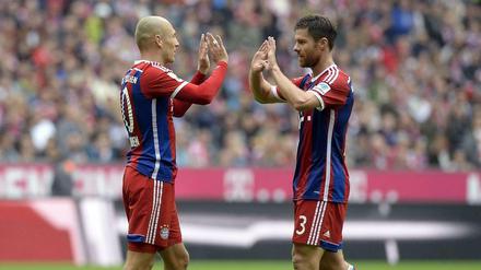 Arjen Robben (l.) zeigte eine hervorragende Leistung gegen Hannover 96.