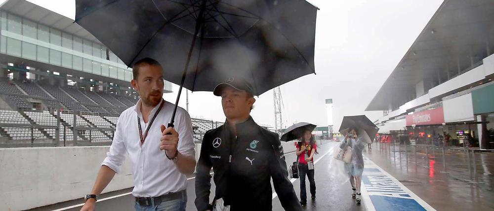 Nico Rosberg gut abgeschirmt. Im Rennen würde das so aber nur schwerlich funktionieren.