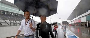 Nico Rosberg gut abgeschirmt. Im Rennen würde das so aber nur schwerlich funktionieren.