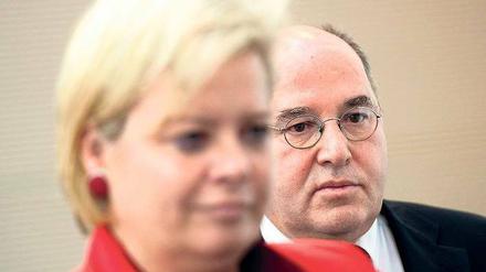 Gesine Lötzsch und Gregor Gysi kritisierten ihre Genossen in Erfurt. Und geraten nun selbst in die Kritik.