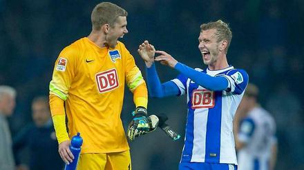 Freude: Thomas Kraft und Fabian Lustenberger nach dem 3:2-Sieg gegen den VfB Stuttgart.