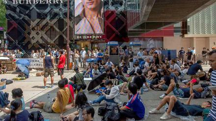 Protest für freie Wahlen. Junge Menschen versammeln sich im Zuge der Bewegung "Occupy Central" im Zentrum von Hongkong.