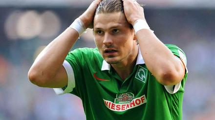 Zum Haare raufen: Werder Bremen bleibt weiter ohne Sieg und ist mittlerweile am Ende de r Tabelle angekommen.